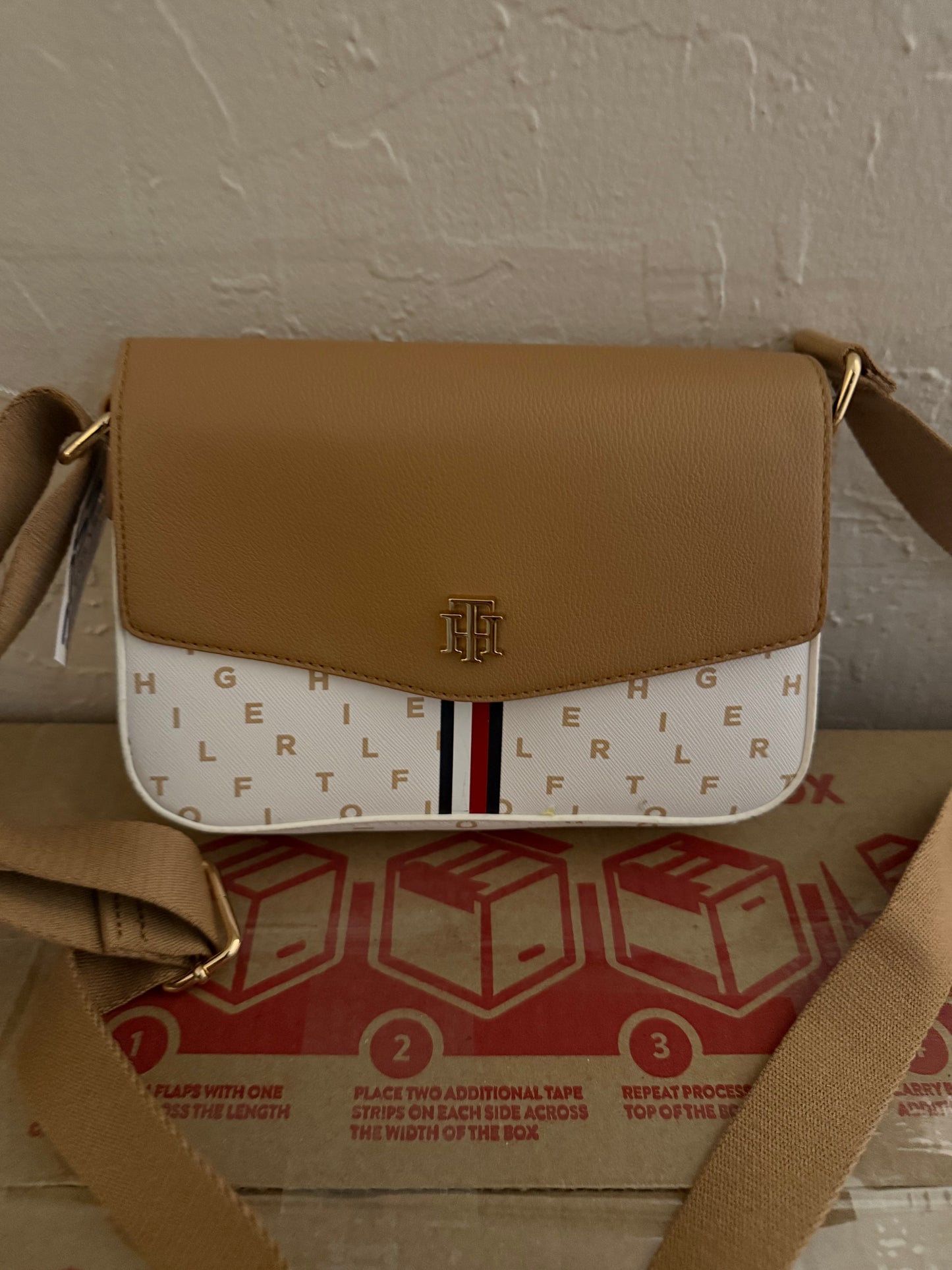 Crossbody Tommy