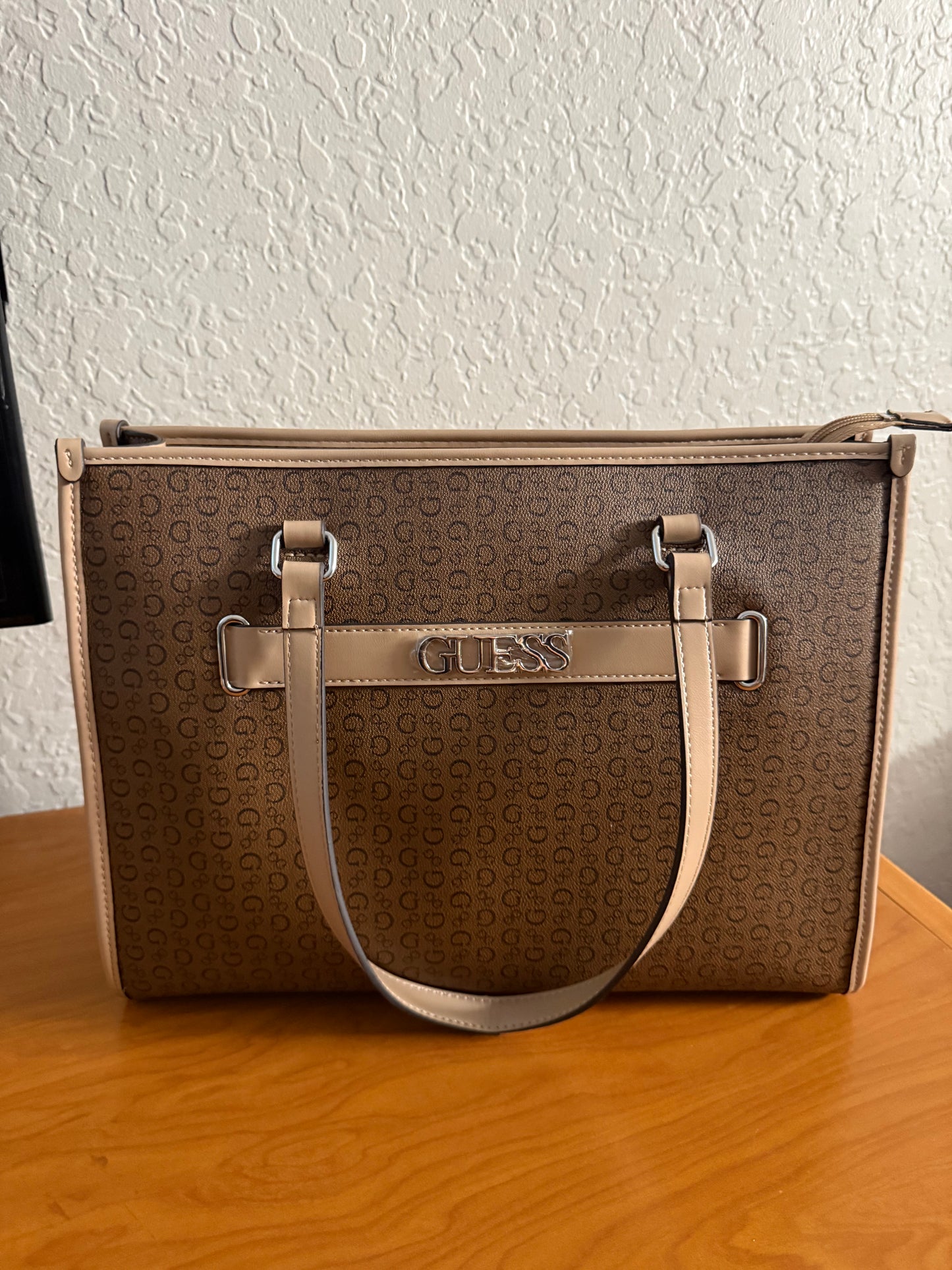 Cartera Guess - laptop 16 inches