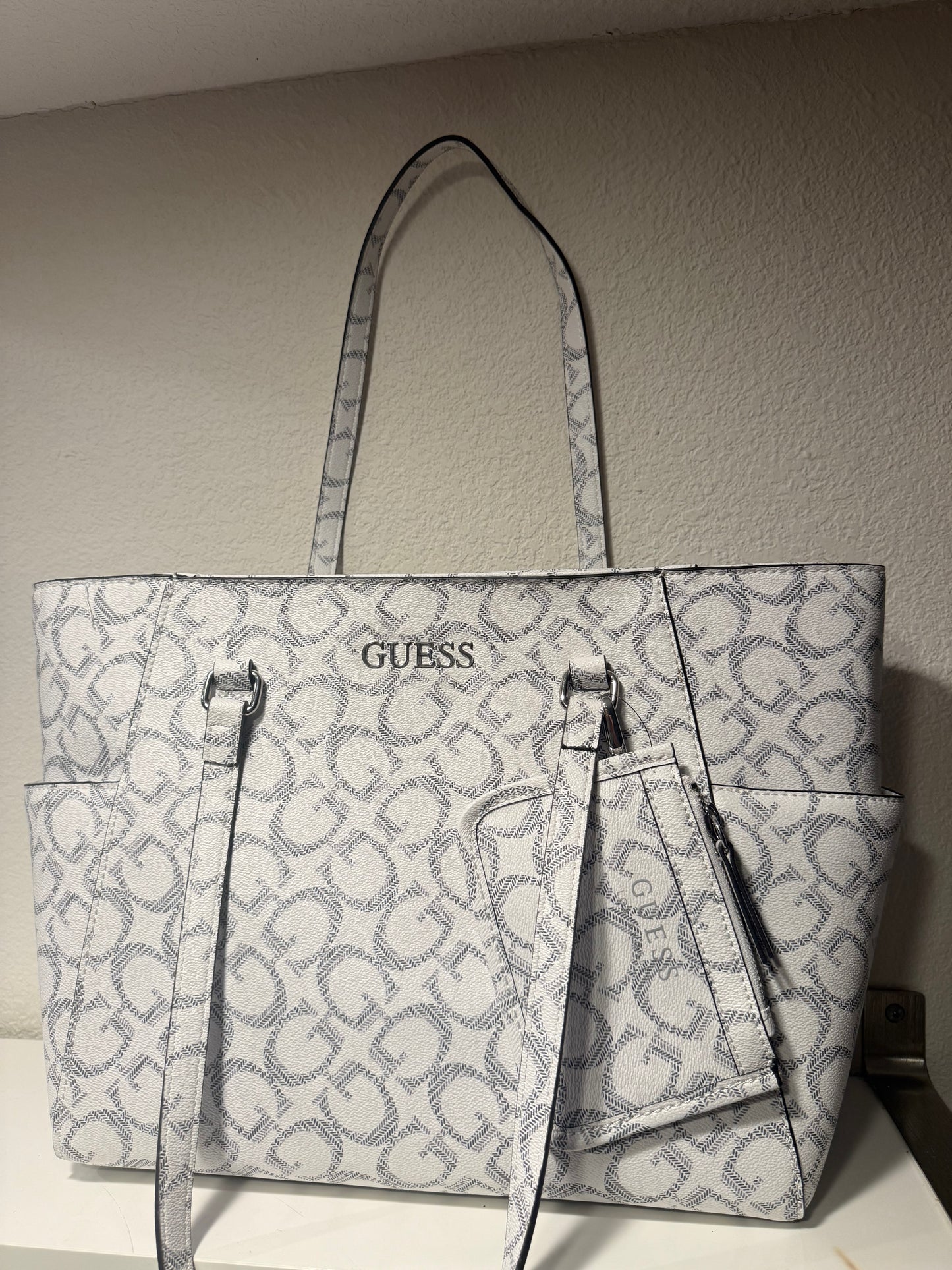 Cartera Guess - para laptop 16 pulgadas