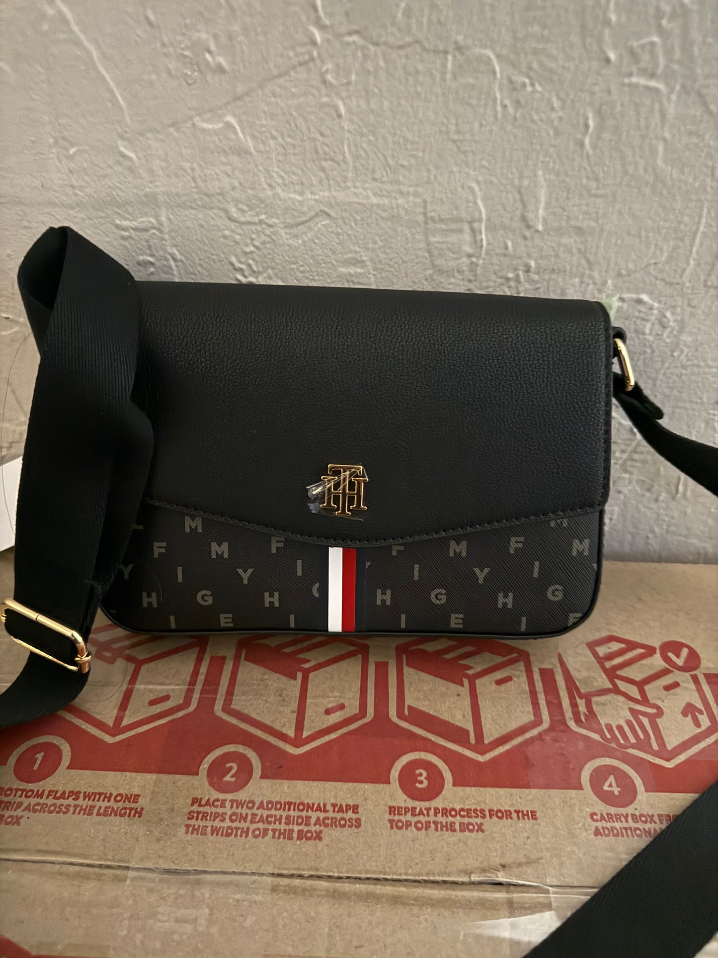 Crossbody Tommy
