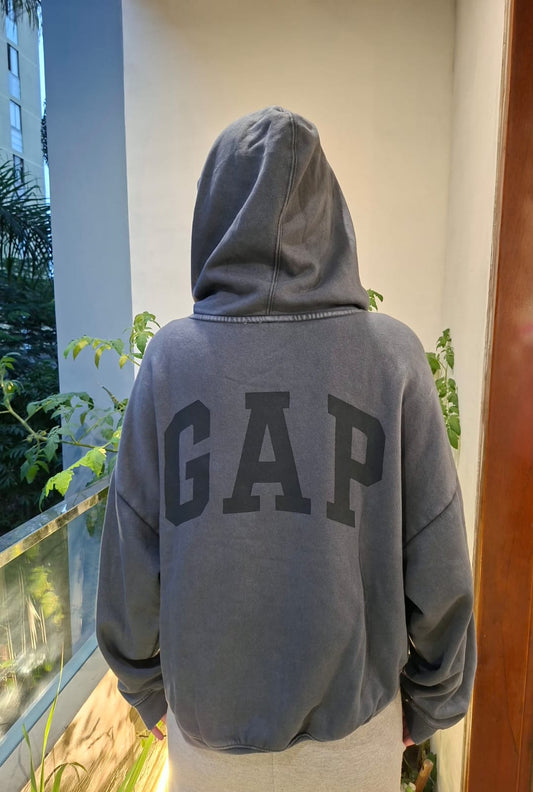 Polera viral GAP