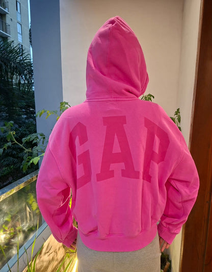Polera viral GAP
