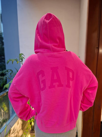 Polera viral GAP