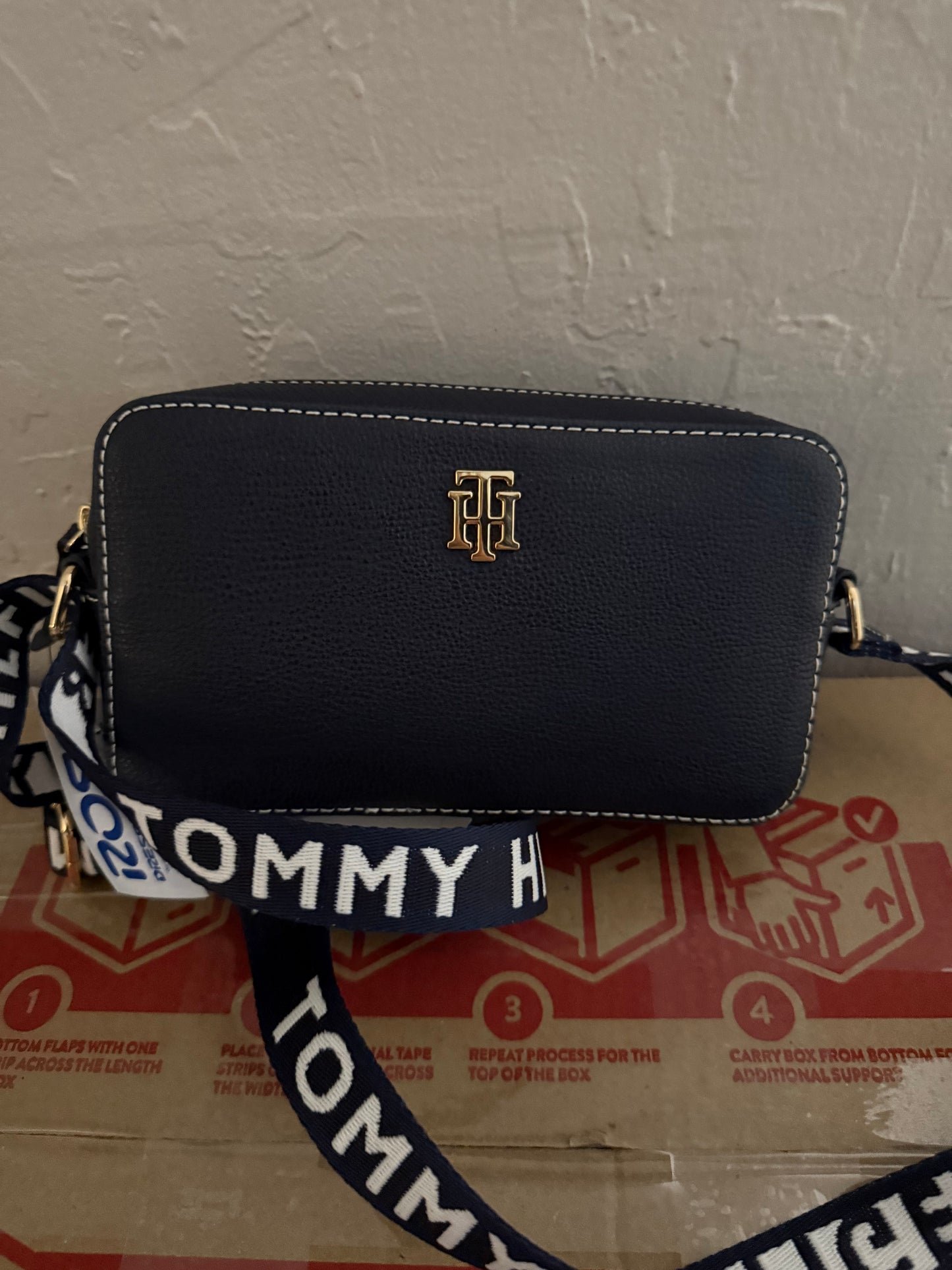 Crossbody Tommy